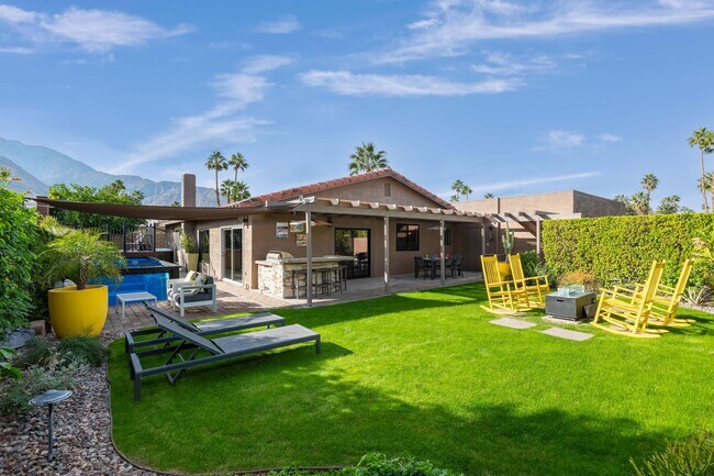 Building Photo - 1289 E Caleta Way
