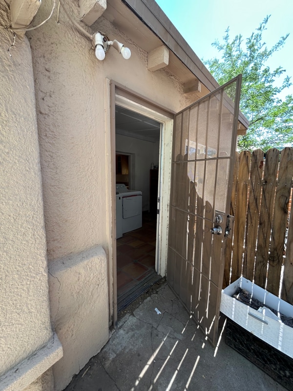 Building Photo - 433 E 23rd St