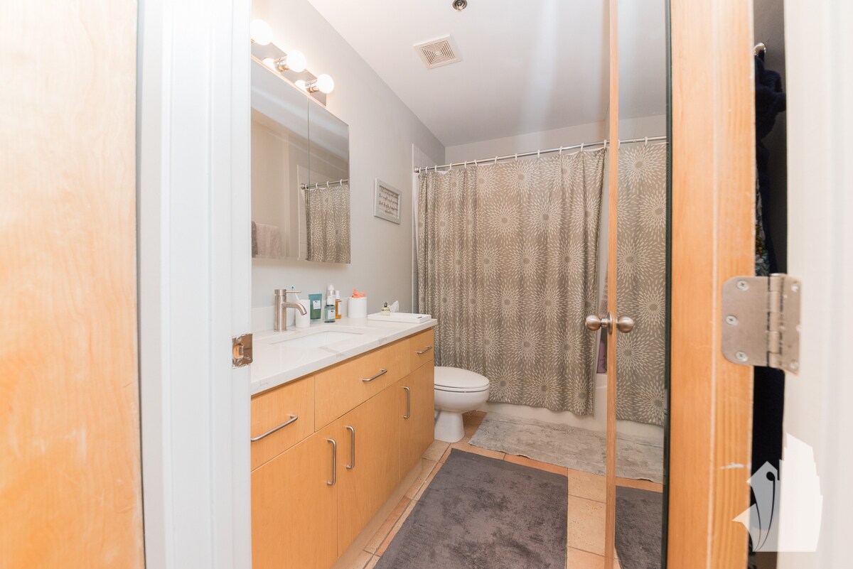 Building Photo - 2300 W Wabansia Ave