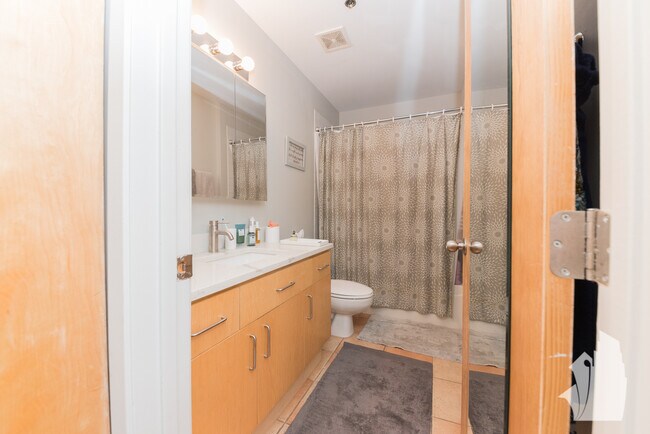 Building Photo - 2300 W Wabansia Ave