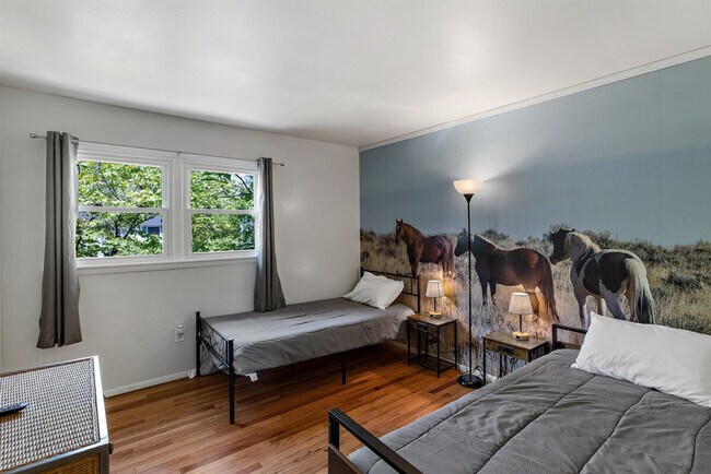 Building Photo - 10 James Dr