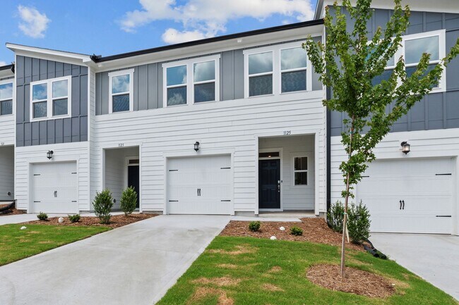 Building Photo - Modern 3-Bedroom Townhome Near Downtown Du...