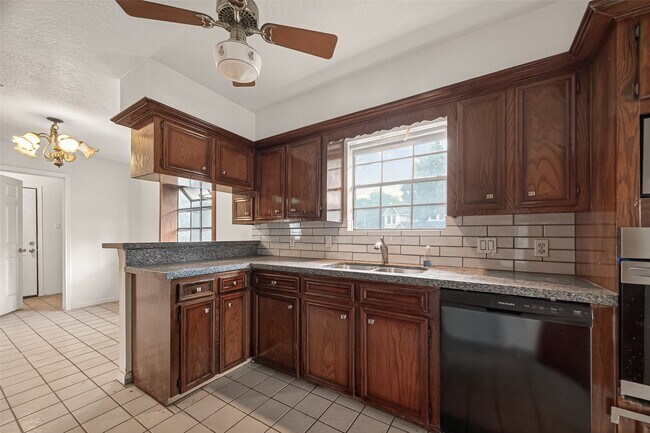 Building Photo - 12835 Woodlite Ln