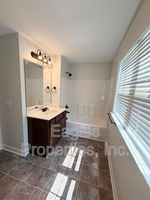 Building Photo - 215 Ingram Fields Dr