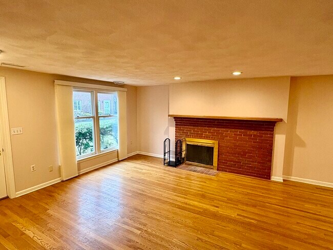 Building Photo - 224 Park St