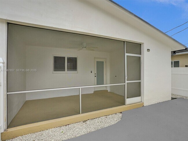 Building Photo - 932 Mandarin Isle