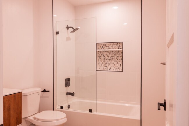 Building Photo - 17601 Hamlin St