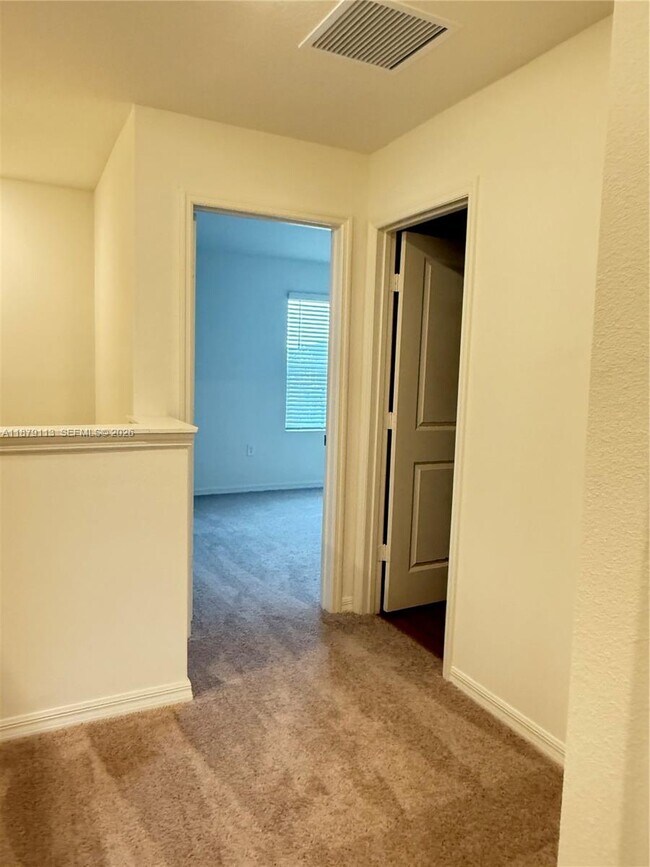 Building Photo - 410 Sequoia Dr