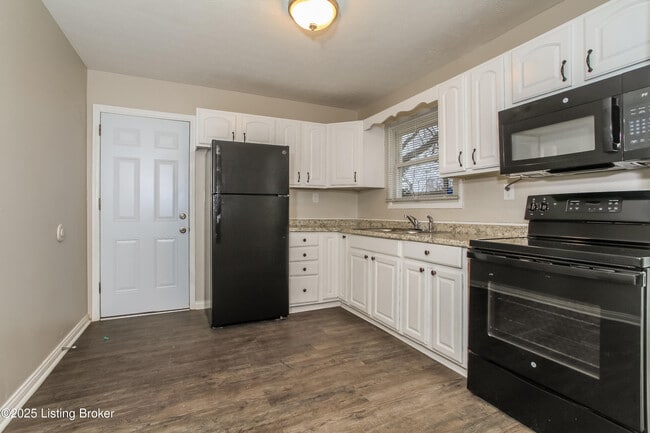 Building Photo - 5806 Alanadale Dr