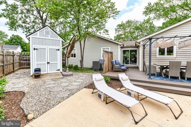 Building Photo - 7635 Bland Dr