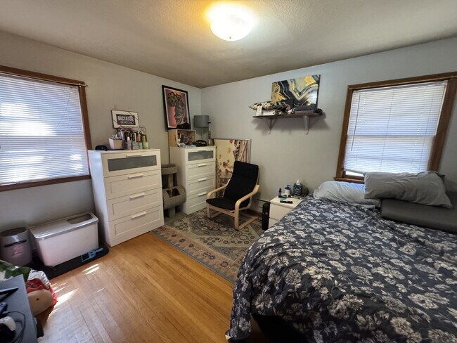 Building Photo - Charming 3-Bed Home with Finished Basement and huge backyard.