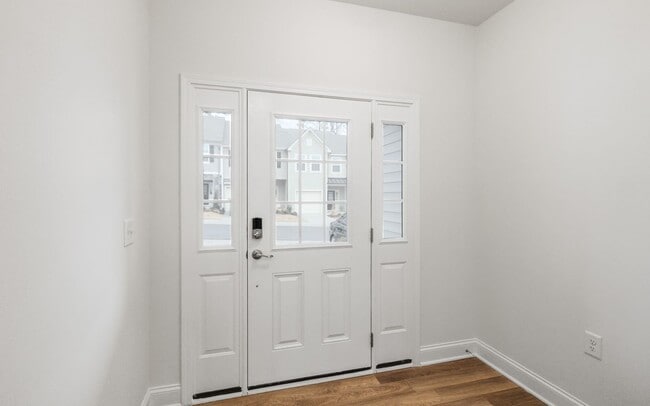 Building Photo - Beautiful 3 bedroom, 2.5 bath townhome in Shephard's Square!
