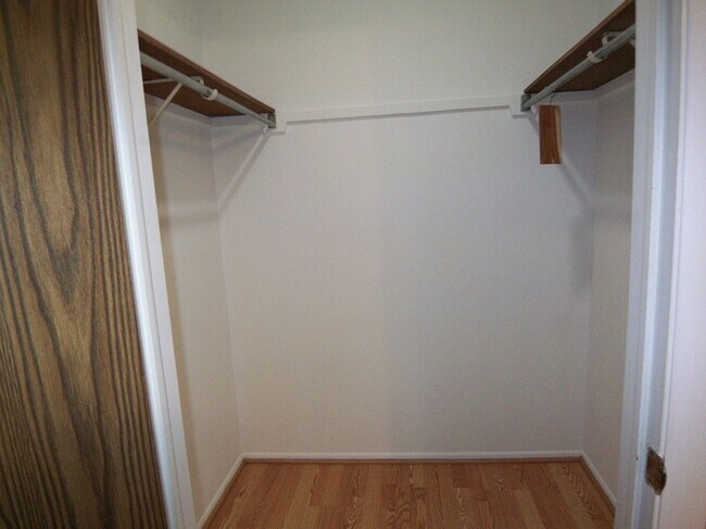 Building Photo - 1546 Williamsburg Dr