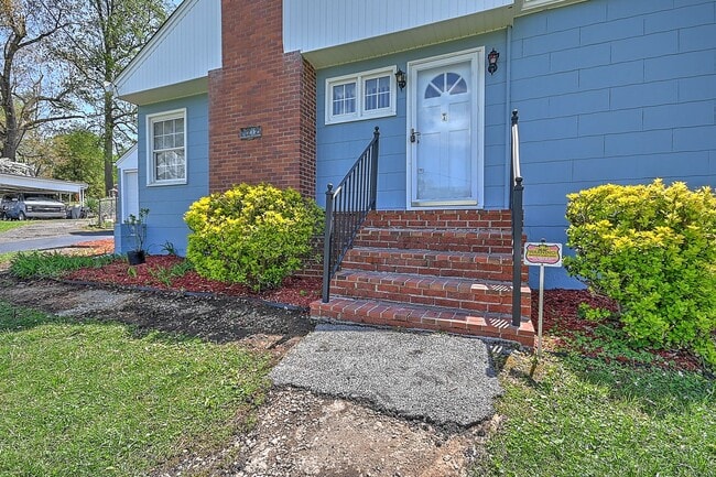 Building Photo - 1212 Tusculum Blvd