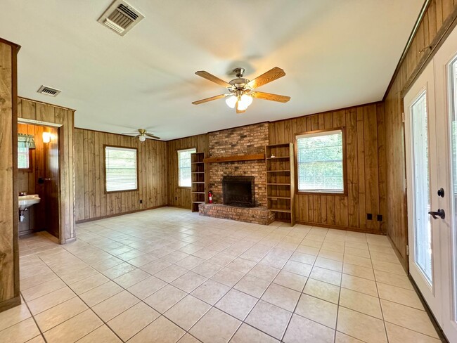 Building Photo - 3 Bed, 1.5 Bath Home in Ruston