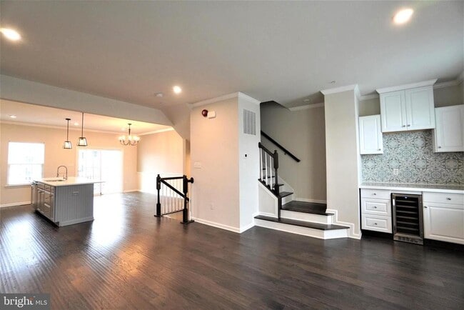 Building Photo - 125 Dragon Dr