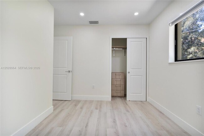 Building Photo - 255 Grant Dr