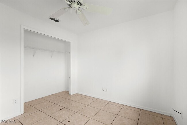 Building Photo - 127 SW 11th Terrace