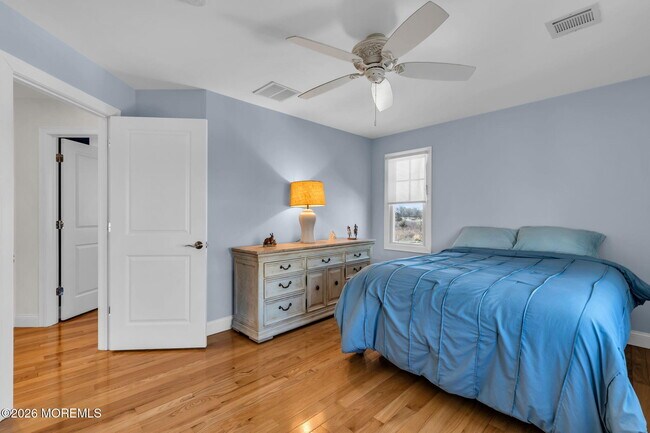 Building Photo - 550 Whiting Ave