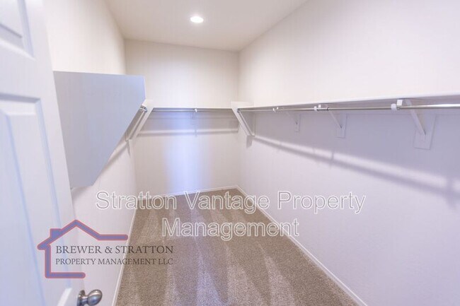 Building Photo - 18473 N Lakeside Dr