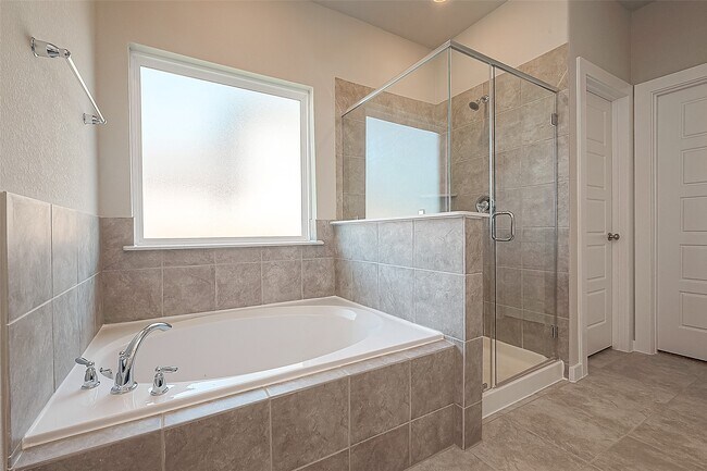 Building Photo - 8523 Lake Groove Ln