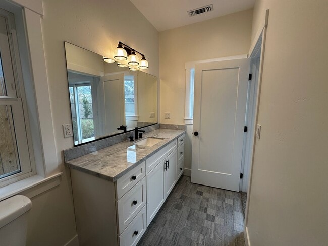 Building Photo - New Construction in Down Town Bishop West side!