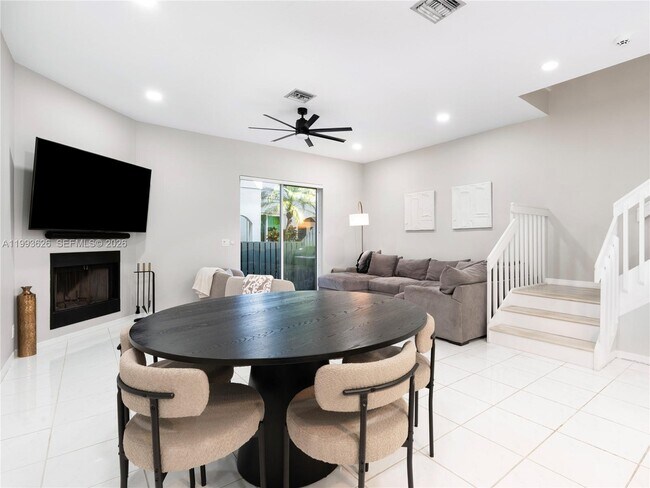 Building Photo - 835 NE 17th Way