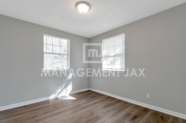 Building Photo - 1417 W 23rd St