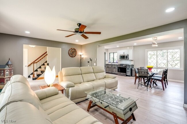 Building Photo - 896 Cliffside Dr