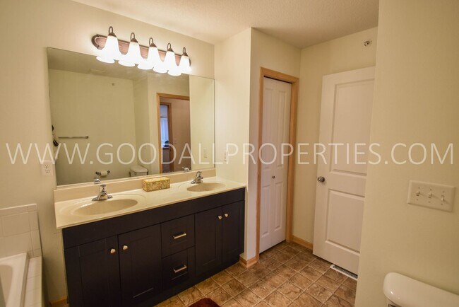 Building Photo - 2 Bedroom 2.5 Bathroom In West Des Moines with 2 car garage attached