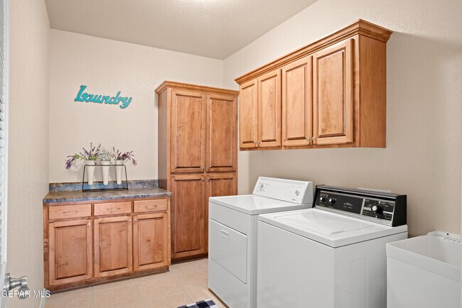 Building Photo - 3309 Tierra Angel Dr