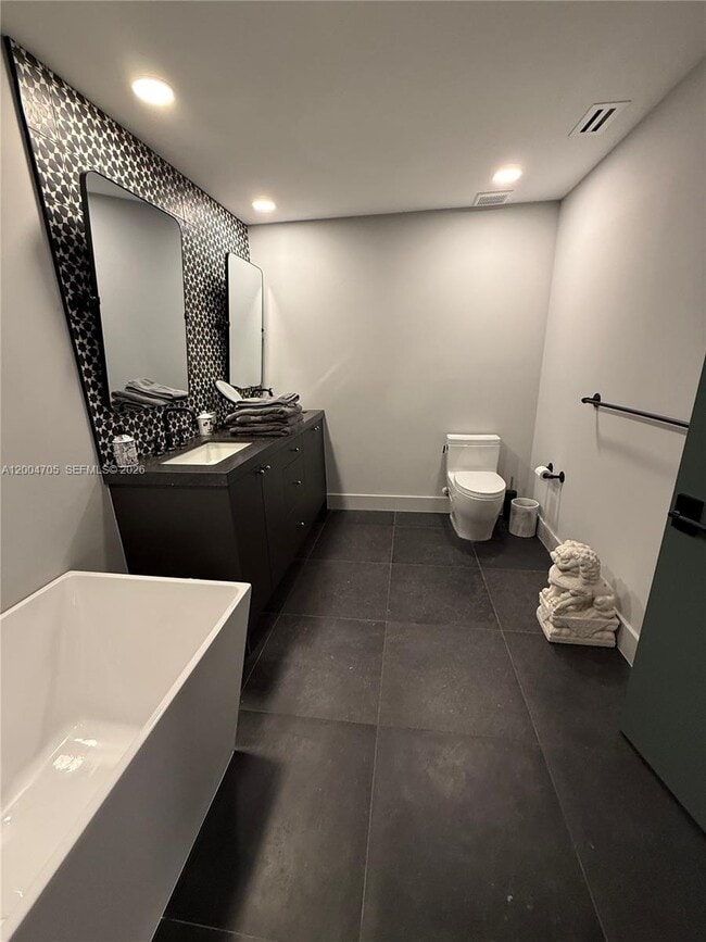 Building Photo - 1304 Stratford St