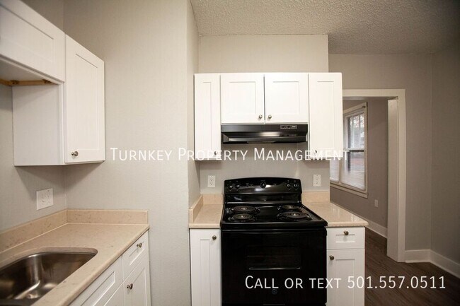 Building Photo - 1415 S Cedar St