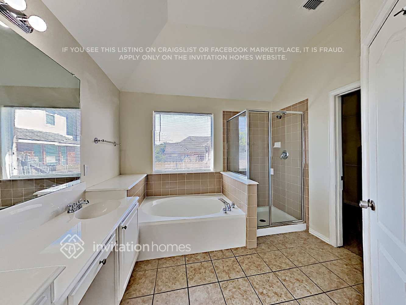 Building Photo - 3724 Queenswood Ct