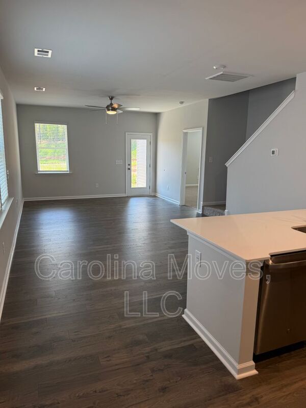 Building Photo - 417 Mariene Dr