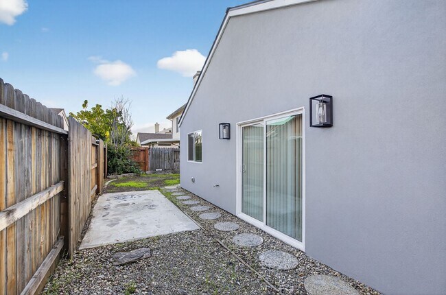 Building Photo - Bright & Spacious 3 Bed, 2 Bath Home – Must See!