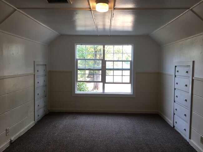Building Photo - 2288 Hilyard St