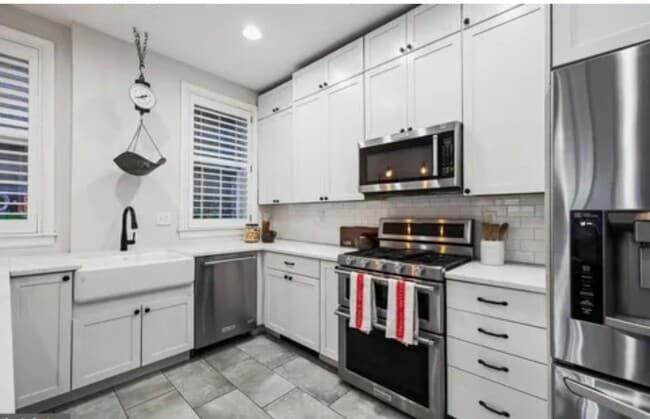 Building Photo - 1238 Waverly St