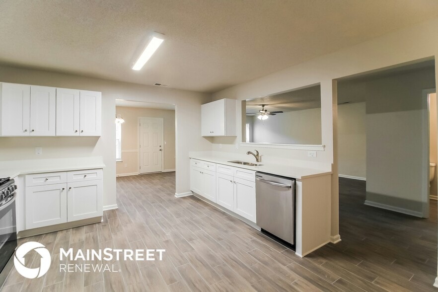 Building Photo - 7813 Newbury Dr