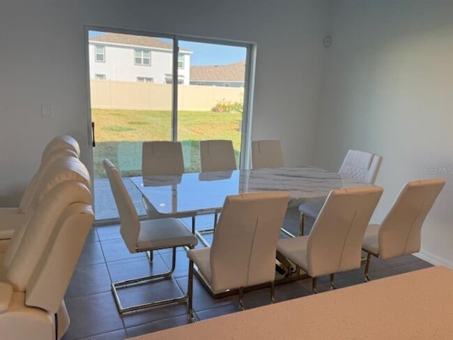 Building Photo - 3440 Ivy Holw Dr