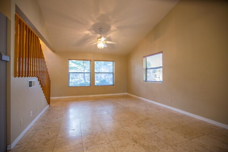 Living Area adjoining dining and Kitchen - 2562 N Fox Run Dr