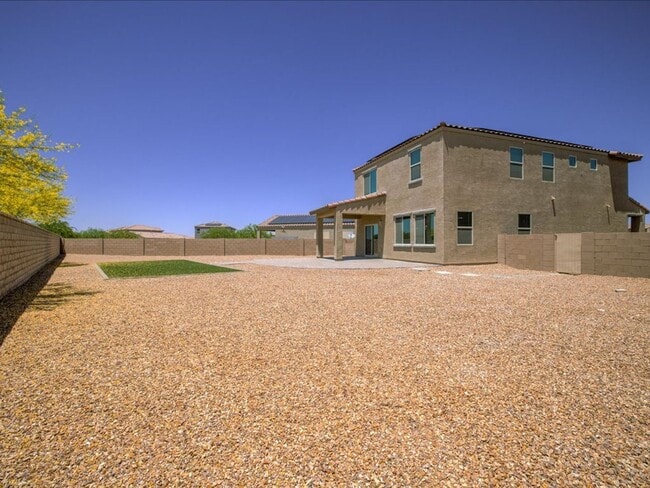 Building Photo - 3 Bedroom 2.5 Bathroom