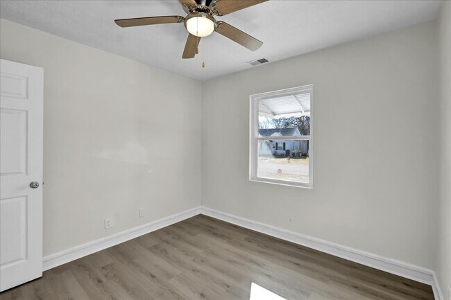 Building Photo - 327 Alger Ave