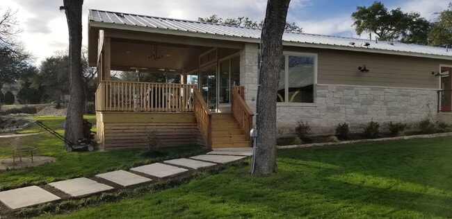 Building Photo - Beautiful Hill Country Retreat Near Lake Travis with AMAZING VIEWS