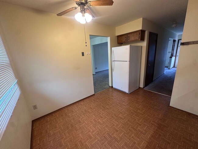 Building Photo - Welcome to your new home! Spacious 3 Bedro...