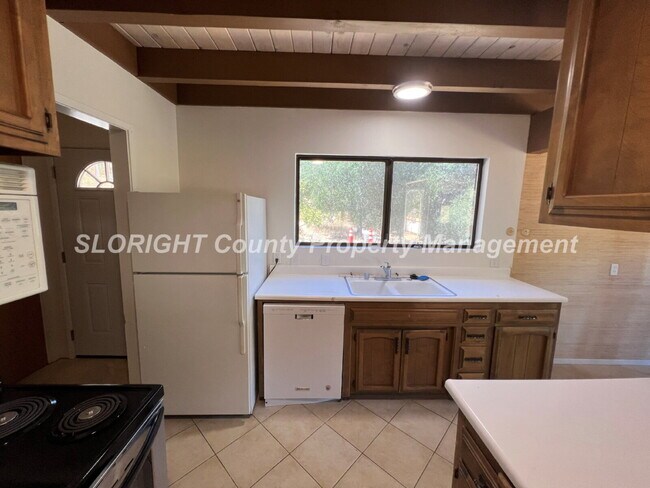 Building Photo - AVAILABLE MAY - Large 4 Bedroom / 3 Bathroom Home in Santa Margarita