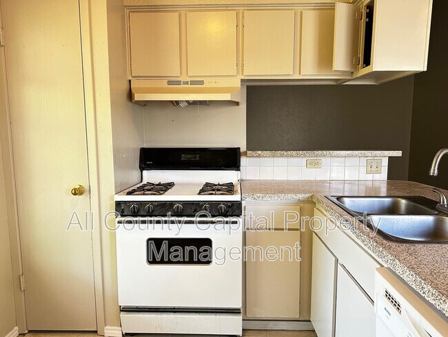 Building Photo - 1102 Hickory Grove Dr