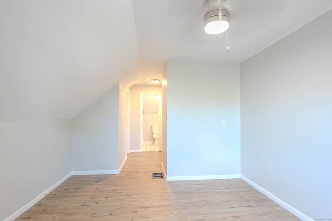 Building Photo - 37 Quintard Ave