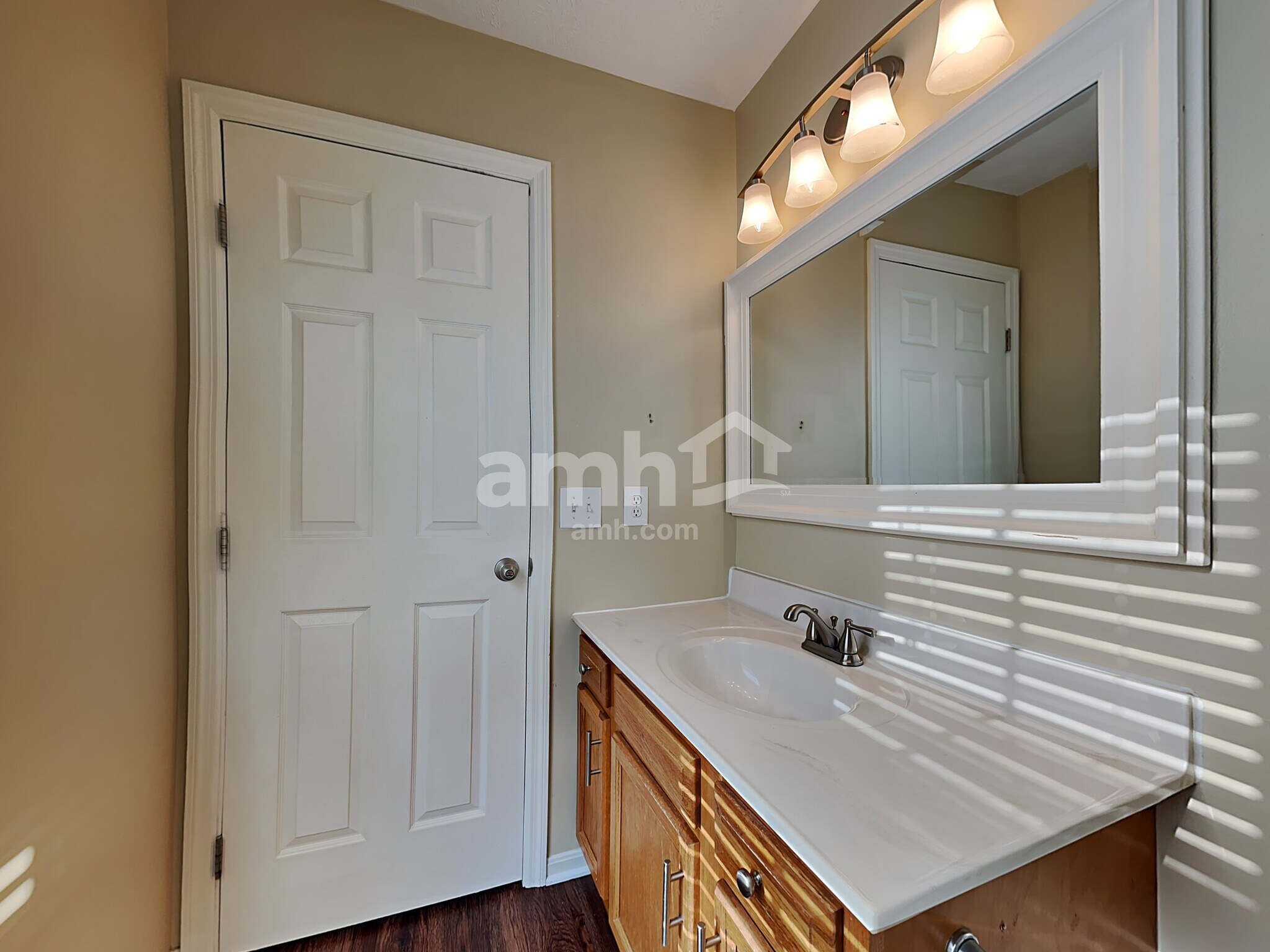 Building Photo - 7 Flamingo Ct