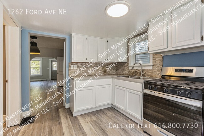 Building Photo - 1262 Ford Ave NE